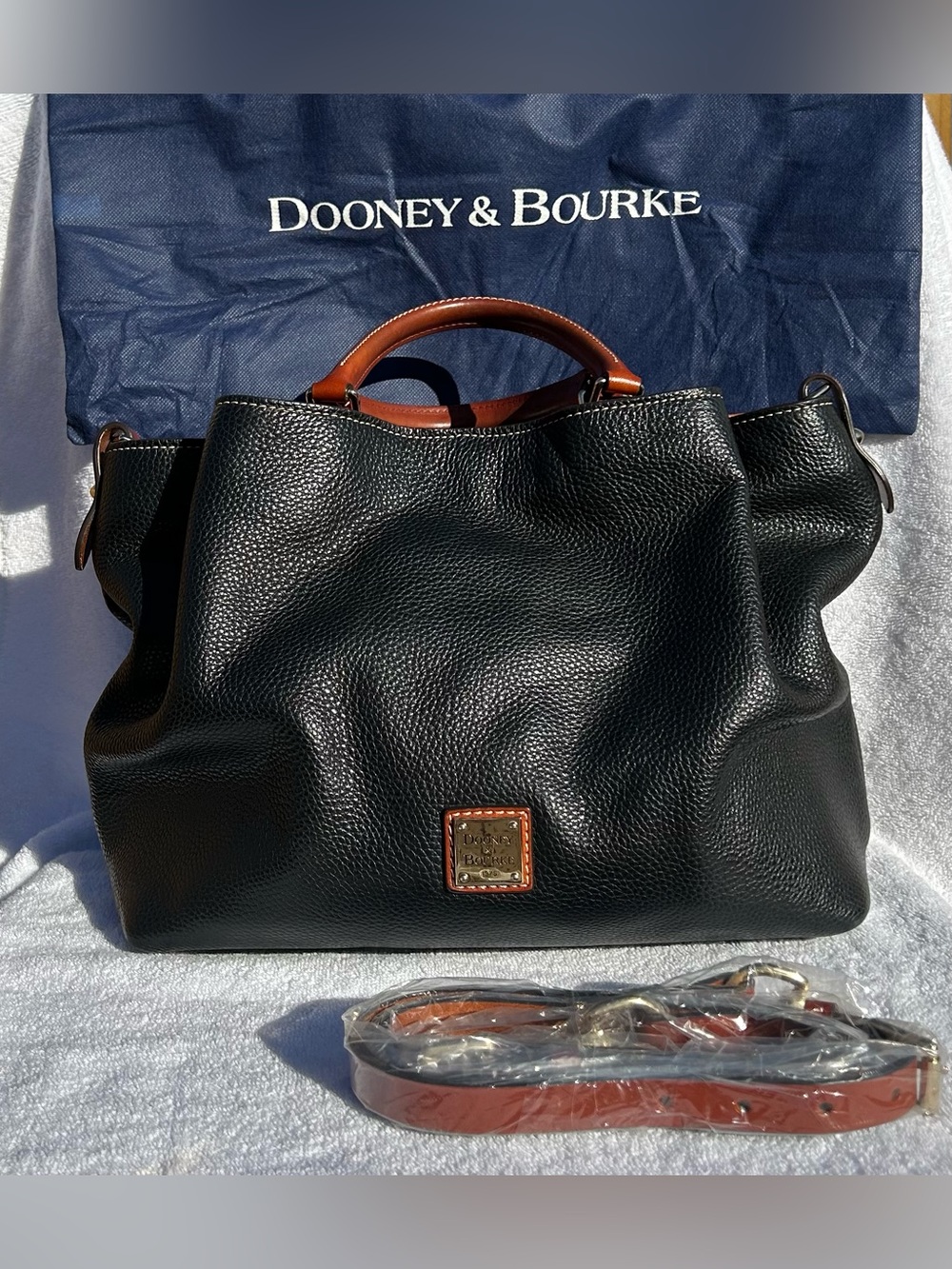 Dooney & Bourke Large Black Leather Barlow Handbag in Pebbled Leather w/Dustbag